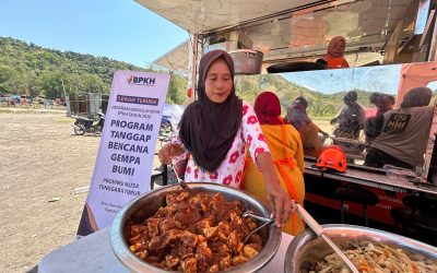 BPKH dan Rumah Zakat Kembali Salurkan Bantuan Makanan Siap Saji di Manggarai Timur