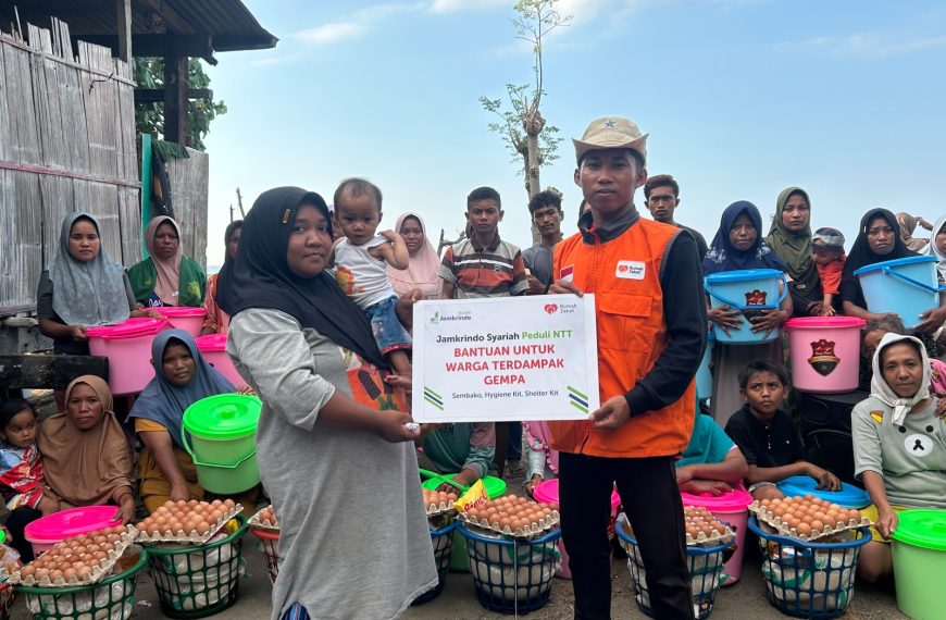 Jamkrindo Syariah dan Rumah Zakat menyalurkan bantuan untuk penyintas gempa di Manggarai Timur.