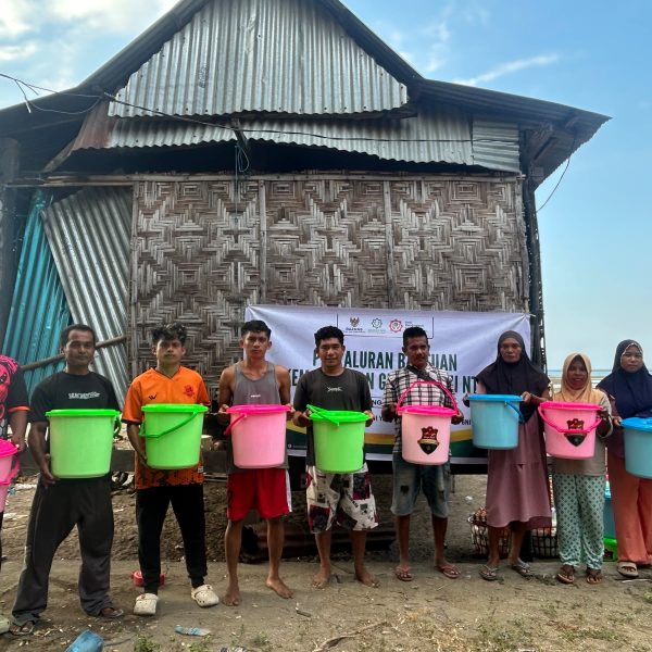 UPZ BAZNAS, BAMUIS BNI, dan Rumah Zakat menyalurkan bantuan bagi penyintas gempa di Manggarai Timur.