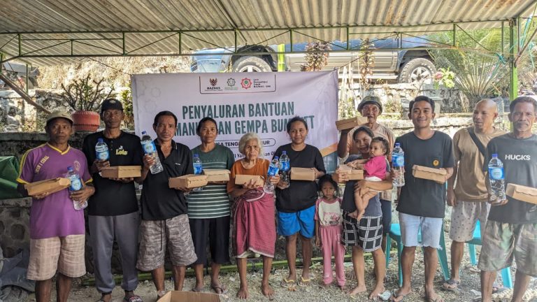 BAMUIS BNI dan UPZ BAZNAS BNI Bersama Rumah Zakat Salurkan Air Mineral dan Makanan Siap Saji bagi Penyintas Gempa di Manggarai