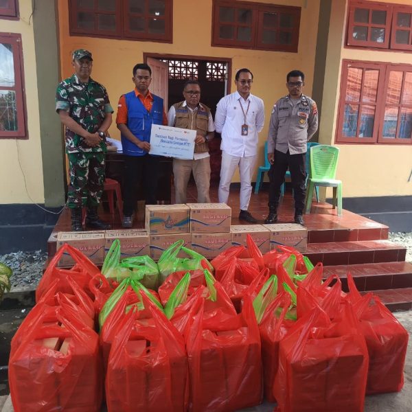 ParagonCorp bersama Rumah Zakat menyalurkan bantuan kemanusiaan untuk penyintas gempa di Kabupaten Ende.
