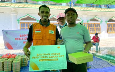 PT Bajradaya Sentranusa Bersama Rumah Zakat Salurkan 300 Paket Makanan Siap Saji dan Air Mineral