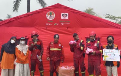 Superindo Bersama Rumah Zakat Dukung Tim Pemadam Karhutla Sumsel dengan Bantuan Logistik