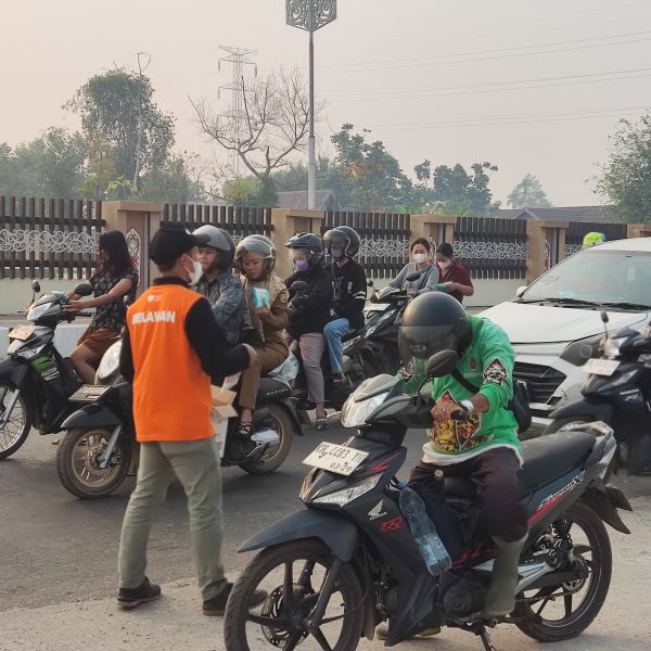 Rumah Zakat bagikan 700 masker kepada pengguna jalan di Palangkaraya