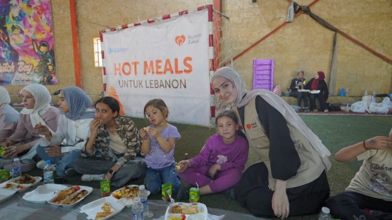 Rumah Zakat Distributes Hot Meals to 433 Children in Baalbek, Lebanon