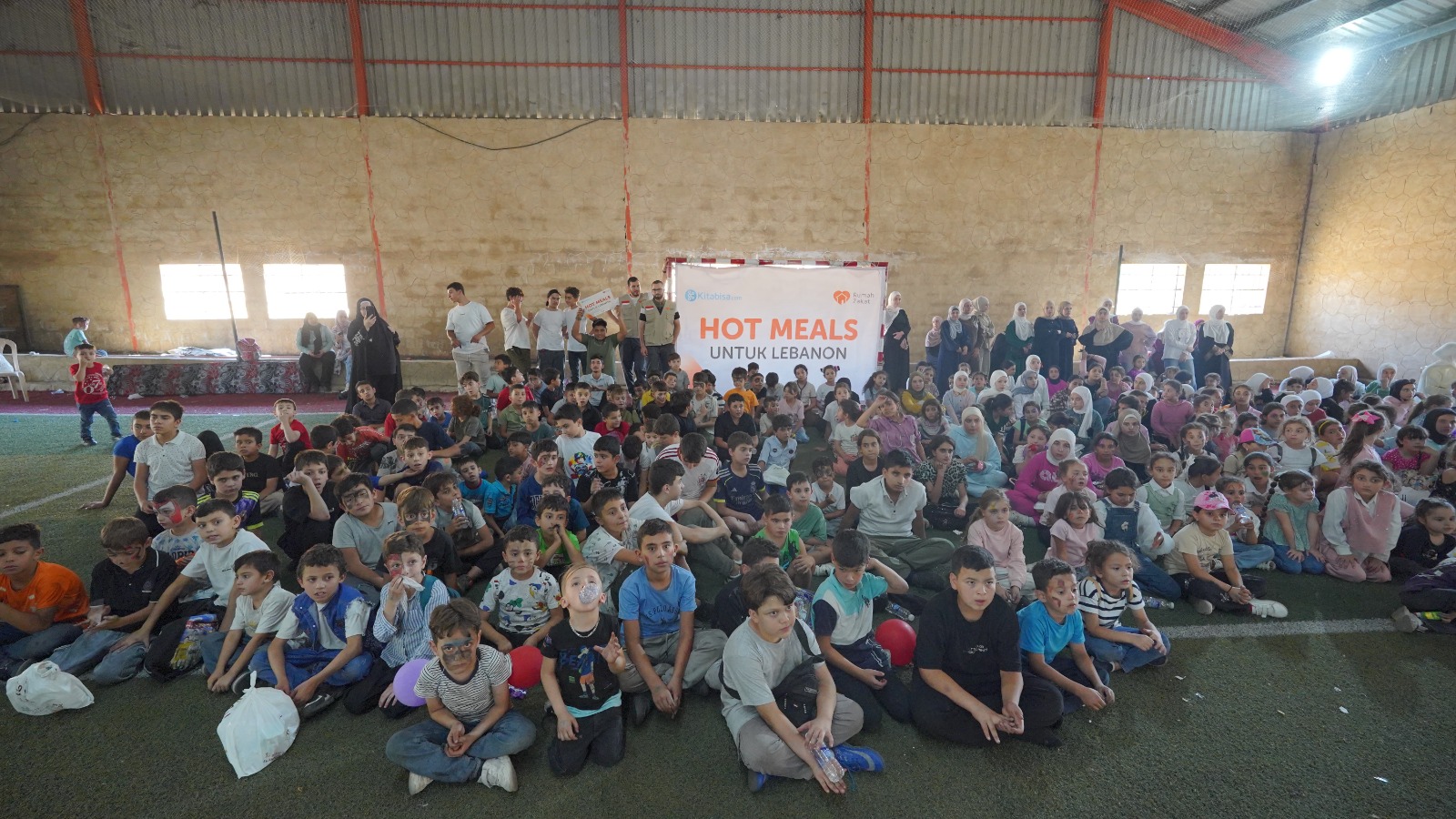 Rumah Zakat menyalurkan makanan hangat untuk 433 anak di Baalbek Lebanon Rumah Zakat menyalurkan makanan hangat untuk 433 anak di Baalbek Lebanon