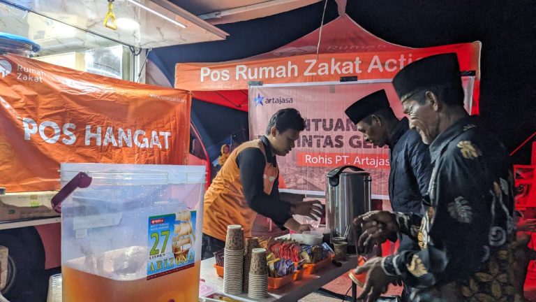 Rohis PT Artajasa dan Rumah Zakat Salurkan 600 Cup Pos Hangat dan Pos Segar untuk Penyintas Gempa