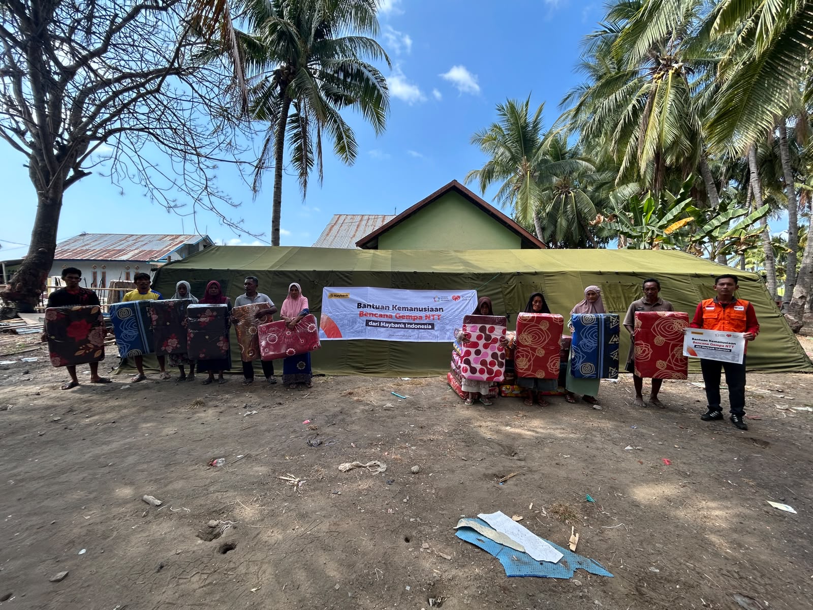 Maybank Foundation dan Rumah Zakat salurkan kasur dan Shelter Kit untuk penyintas gempa Manggarai