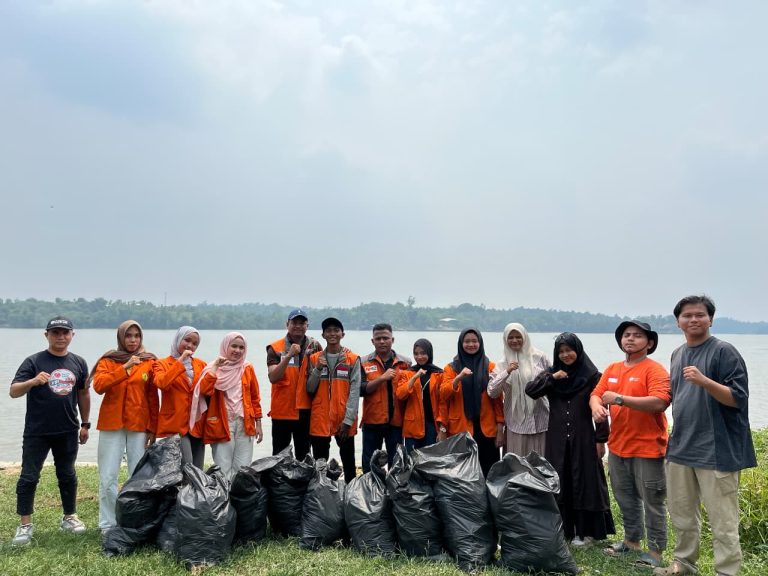 Rumah Zakat Ajak Generasi Muda Peduli Lingkungan lewat Volunteer Go to Green di Pekanbaru