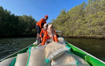 Rumah Zakat dan Maybank Foundation Salurkan Shelter Kit dan Kasur untuk Warga Desa Lewar yang Terisolir di Manggarai