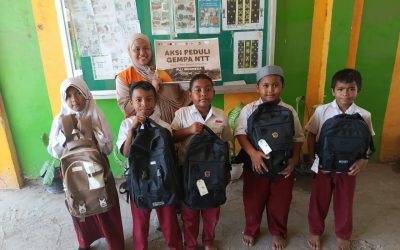 PLLI Bersama Rumah Zakat Salurkan Perlengkapan Sekolah untuk Siswa Penyintas Gempa Flores NTT