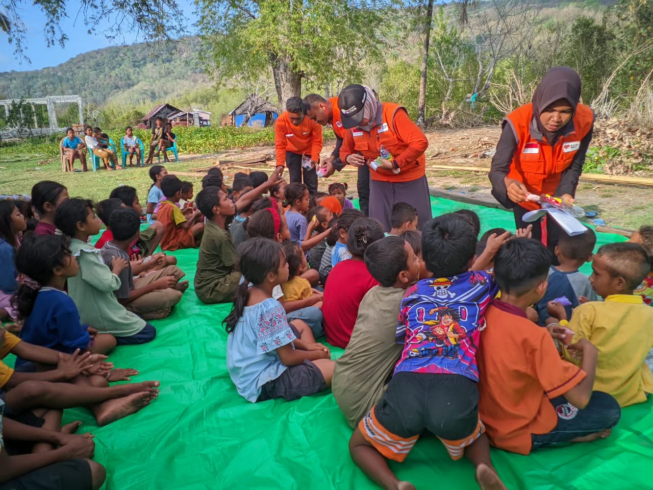 Batavia Rabbit bersama Rumah Zakat memberikan layanan dukungan psikososial kepada anak penyintas gempa di Manggarai Timur NTT Batavia Rabbit bersama Rumah Zakat memberikan layanan dukungan psikososial kepada anak penyintas gempa di Manggarai Timur NTT