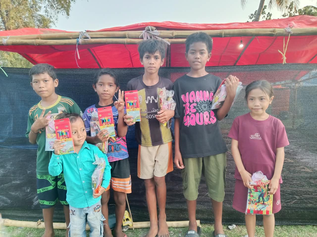 PPI Belanda bersama Rumah Zakat memberikan layanan dukungan psikososial kepada anak penyintas gempa di Manggarai Timur