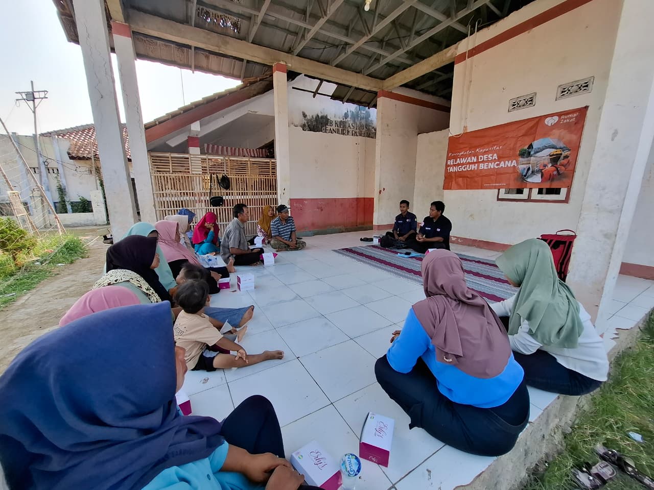 Rumah Zakat menggelar pelatihan manajemen kebencanaan bagi warga Destana Pabean Ilir Indramayu Rumah Zakat menggelar pelatihan manajemen kebencanaan bagi warga Destana Pabean Ilir Indramayu