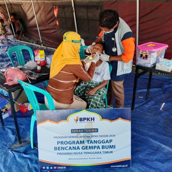 BPKH bersama Rumah Zakat memberikan layanan kesehatan gratis kepada masyarakat Dusun Waso Manggarai Timur