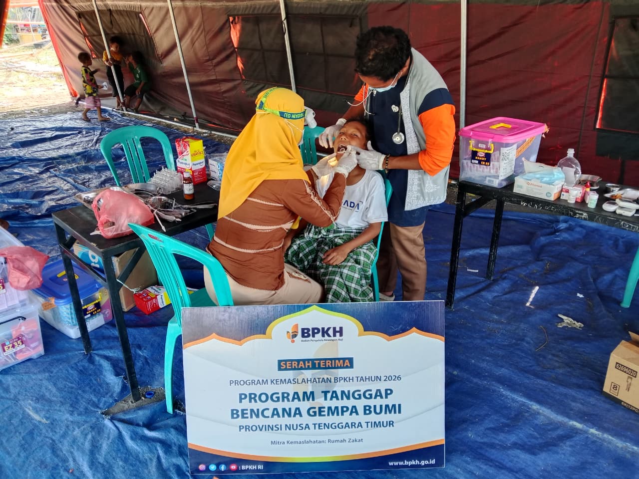 BPKH bersama Rumah Zakat memberikan layanan kesehatan gratis kepada masyarakat Dusun Waso Manggarai Timur