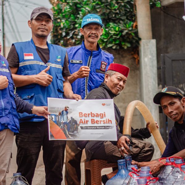Rumah Zakat salurkan 8.000 liter air bersih untuk warga Bojongsari