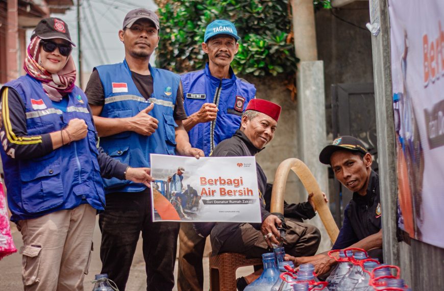 Rumah Zakat salurkan 8.000 liter air bersih untuk warga Bojongsari