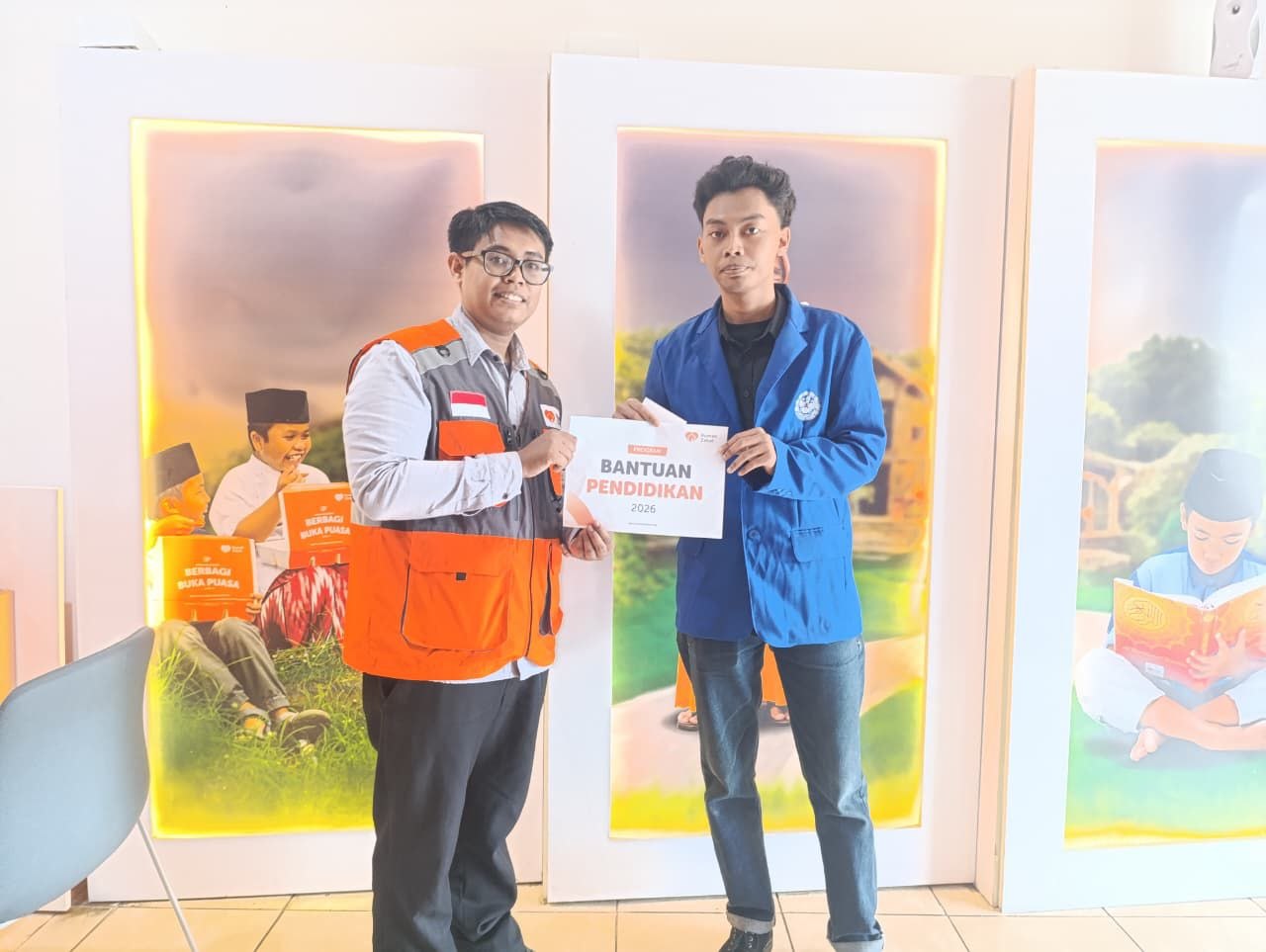 Rumah Zakat salurkan beasiswa untuk 15 mahasiswa yatim dhuafa di Jakarta Rumah Zakat salurkan beasiswa untuk 15 mahasiswa yatim dhuafa di Jakarta