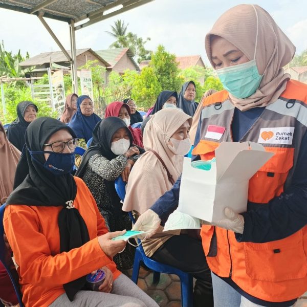 Rumah Zakat hadirkan Posyandu Lansia dan bagikan masker di Sukajaya Lempasing
