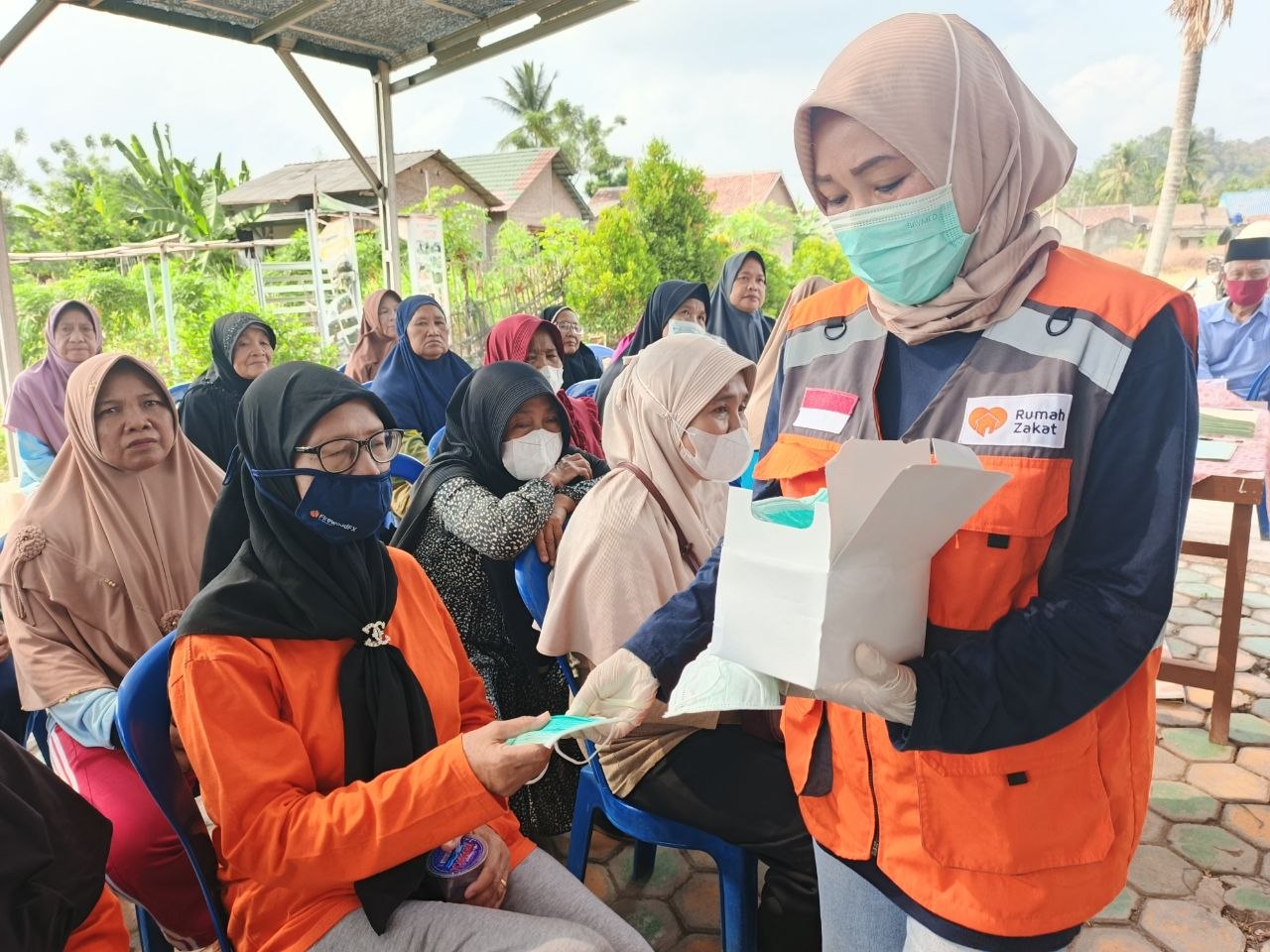 Rumah Zakat hadirkan Posyandu Lansia dan bagikan masker di Sukajaya Lempasing Rumah Zakat hadirkan Posyandu Lansia dan bagikan masker di Sukajaya Lempasing