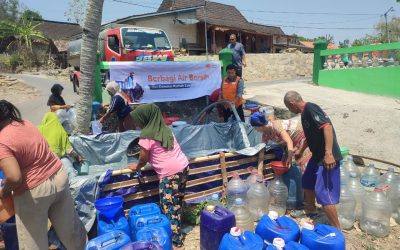 Rumah Zakat Salurkan Air Bersih, Warga Kalilawang Bernapas Lega di Tengah Kekeringan