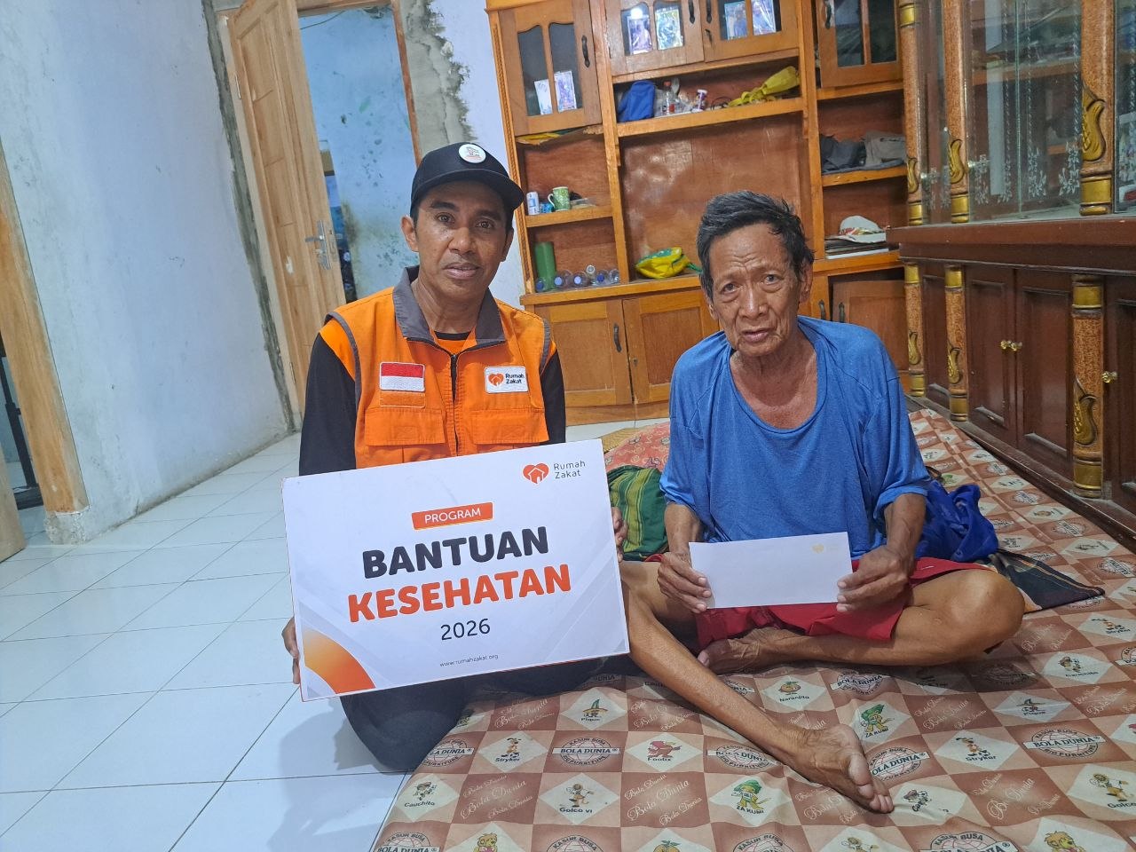 Rumah Zakat menyalurkan bantuan kesehatan door-to-door bagi lansia di Cilegon