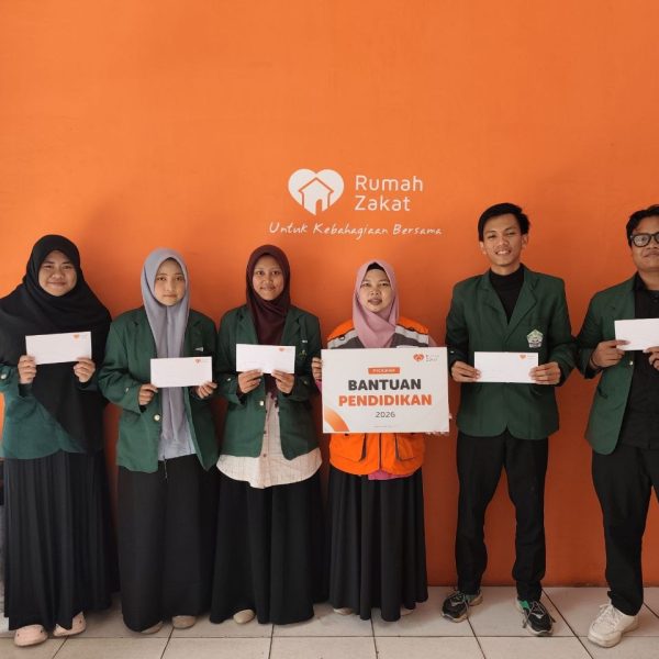 Rumah Zakat menyalurkan bantuan pendidikan untuk mahasiswa UIN Raden Intan Lampung