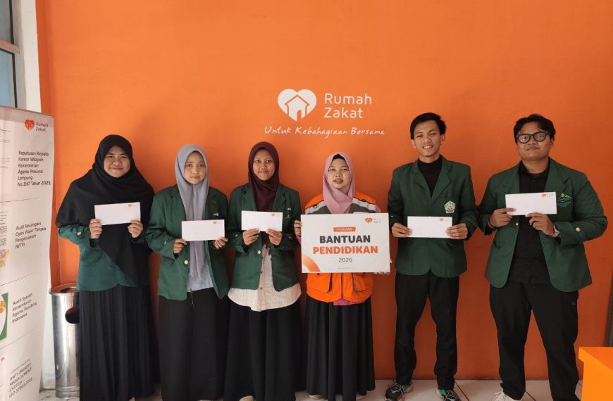 Rumah Zakat menyalurkan bantuan pendidikan untuk mahasiswa UIN Raden Intan Lampung