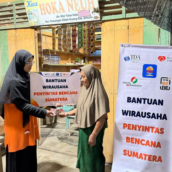 TDA Entrepreneur Bekasi bersama Rumah Zakat menyalurkan bantuan modal usaha kepada penyintas banjir di Aceh