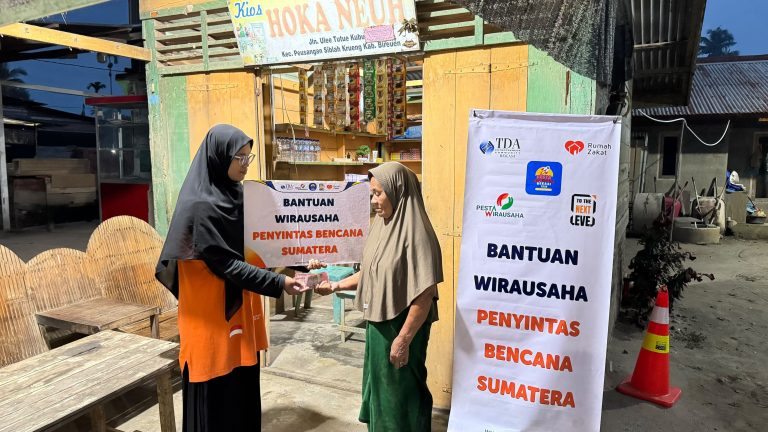 TDA Entrepreneur Bekasi Bersama Rumah Zakat Salurkan Bantuan Modal Usaha bagi Penyintas Banjir Aceh