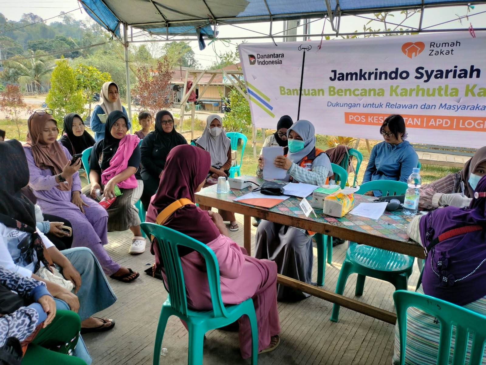 Jamkrindo Syariah bersama Rumah Zakat menghadirkan Pos Kesehatan bagi masyarakat dan relawan karhutla di Samarinda