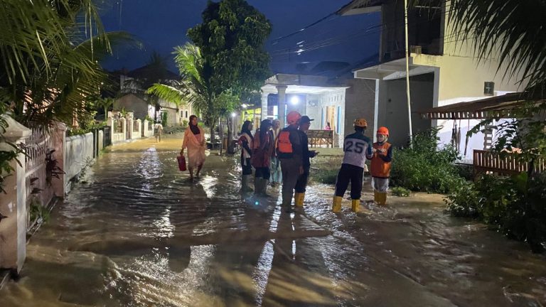 Rumah Zakat Kerahkan 10 Relawan untuk Asesmen Cepat Banjir di Padang