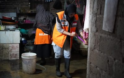 Hari Kedua Respons Pascabencana, Rumah Zakat Bersihkan Rumah Warga dan Salurkan Rendang SuperQurban di Ikur Koto