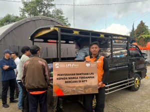 LPS bersama Rumah Zakat menyalurkan Shelter Kit, kasur, dan selimut bagi penyintas gempa di Manggarai.
