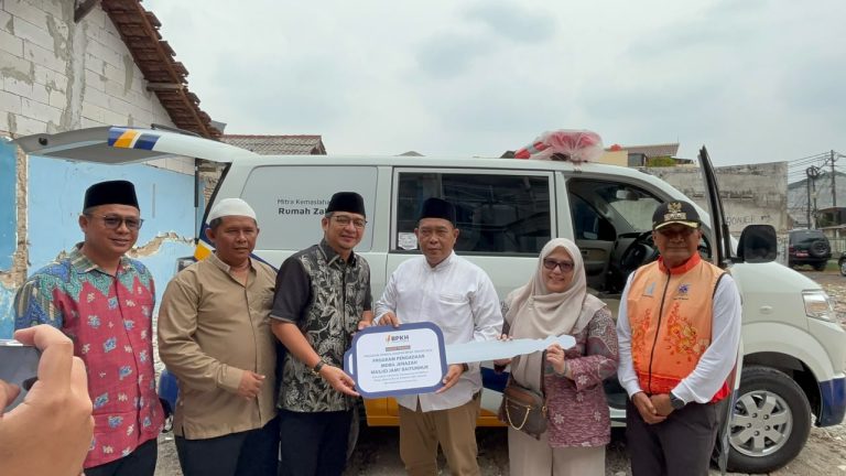 BPKH Bersama Rumah Zakat Salurkan Mobil Jenazah untuk Warga Jakarta Barat