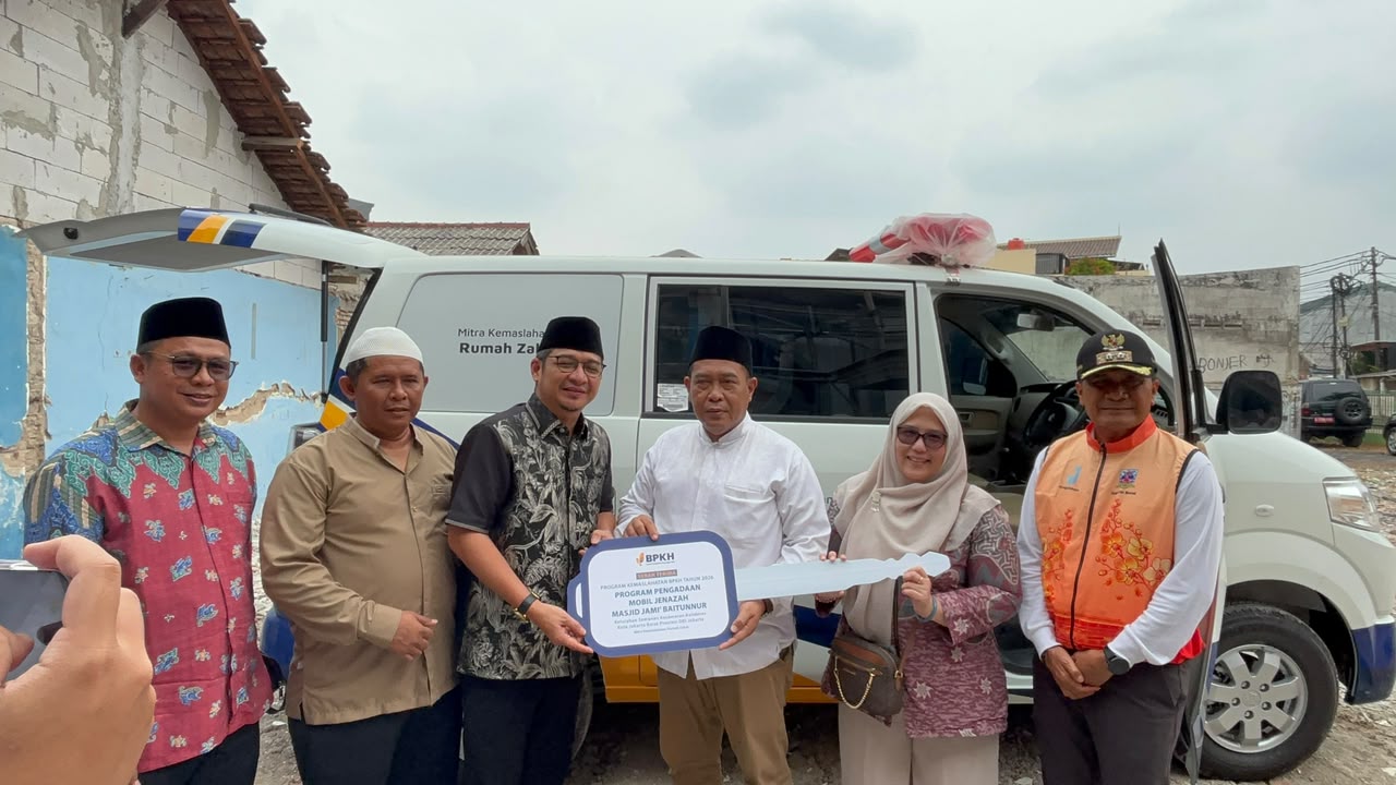 BPKH dan Rumah Zakat menyalurkan satu unit mobil jenazah untuk Masjid Jami’ Baitunnur, Jakarta Barat. BPKH dan Rumah Zakat menyalurkan satu unit mobil jenazah untuk Masjid Jami’ Baitunnur, Jakarta Barat.