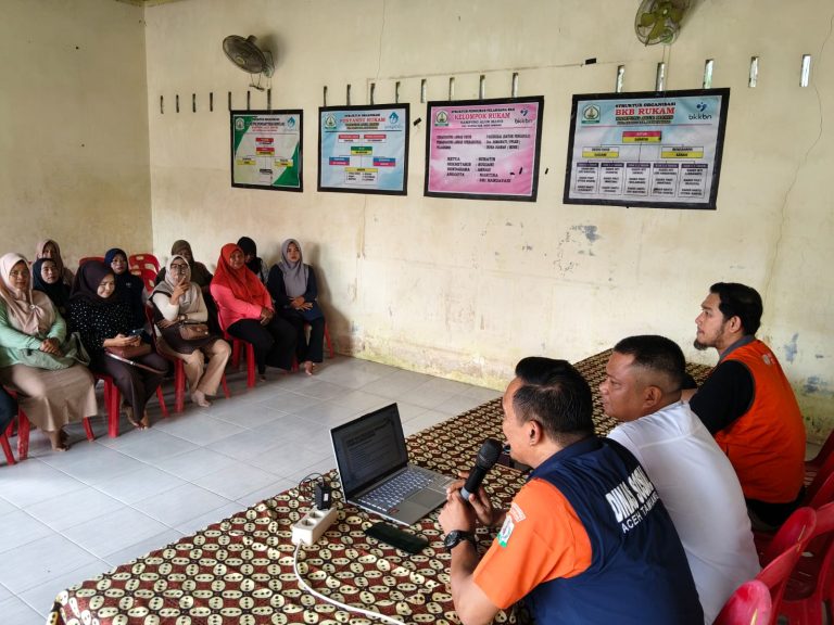 Dinas Sosial Bersama Rumah Zakat Latih Warga Alur Manis Kelola Dapur Umum