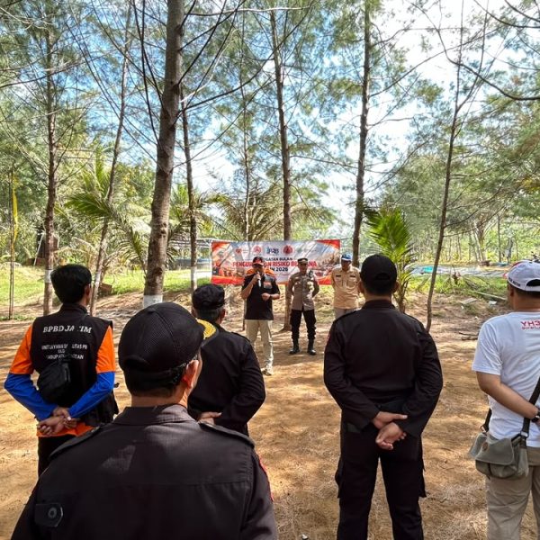 Rumah Zakat bersama BPBD Kabupaten Pacitan menggelar apel kesiapsiagaan dan simulasi gempa bumi serta tsunami di Watumejo Mangrove Park.