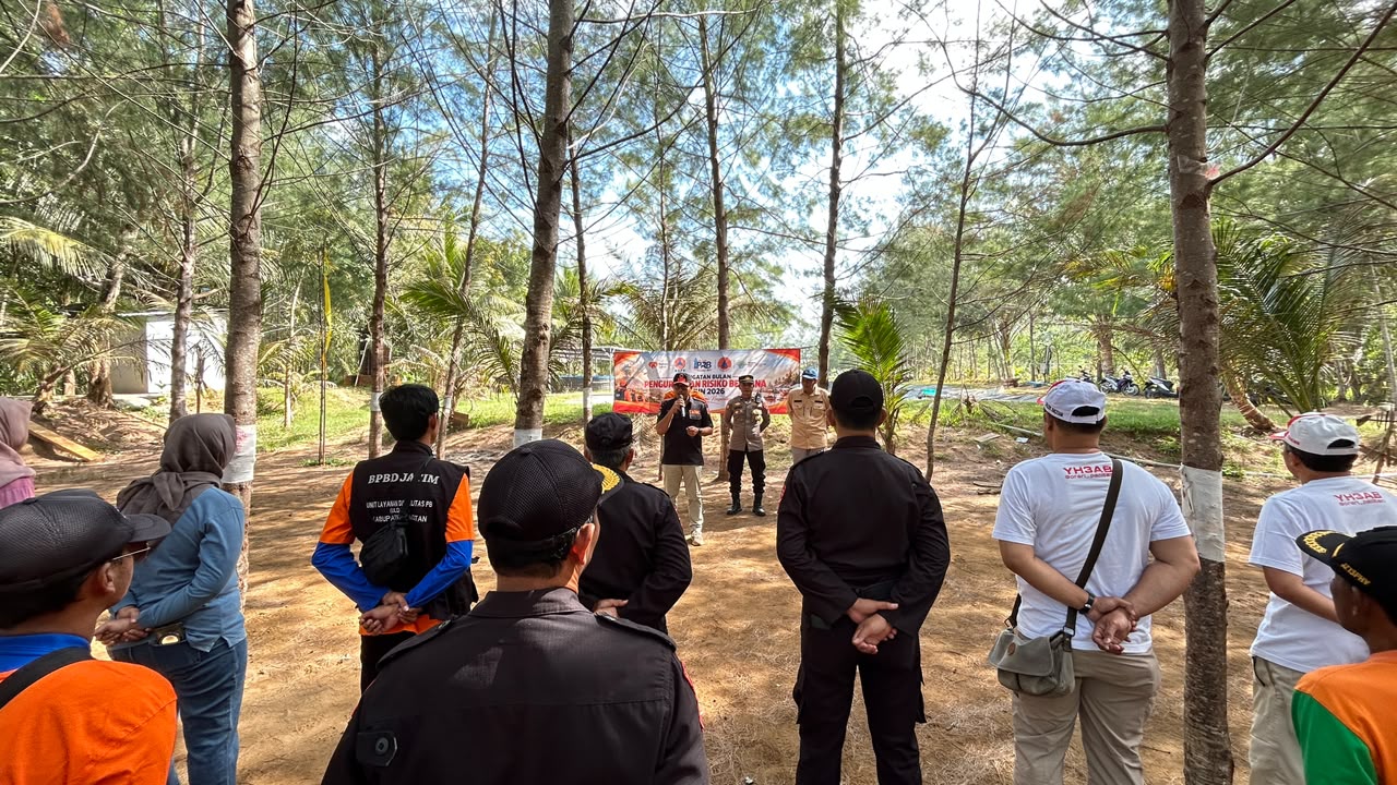 Rumah Zakat bersama BPBD Kabupaten Pacitan menggelar apel kesiapsiagaan dan simulasi gempa bumi serta tsunami di Watumejo Mangrove Park. Rumah Zakat bersama BPBD Kabupaten Pacitan menggelar apel kesiapsiagaan dan simulasi gempa bumi serta tsunami di Watumejo Mangrove Park.