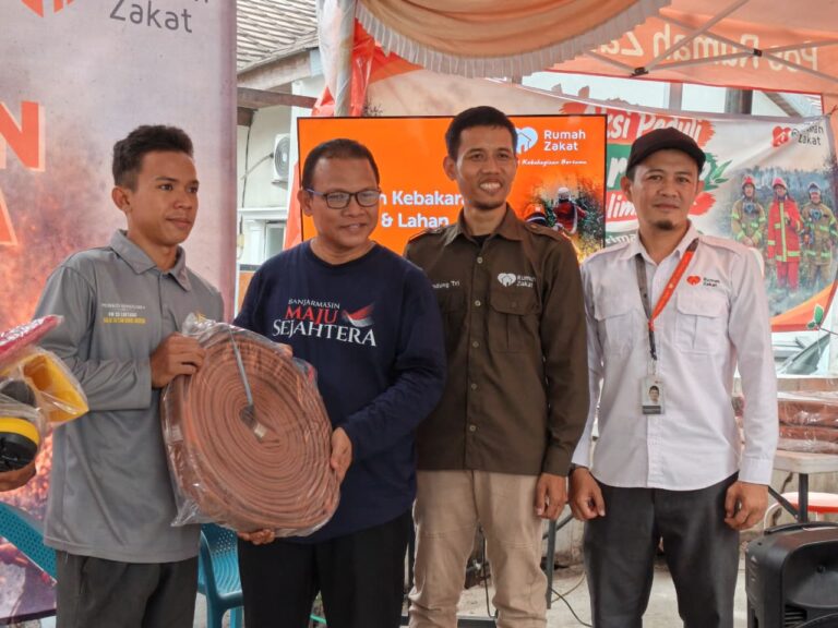 Rumah Zakat Salurkan Bantuan Karhutla dan APD untuk Lindungi Relawan di Banjarmasin
