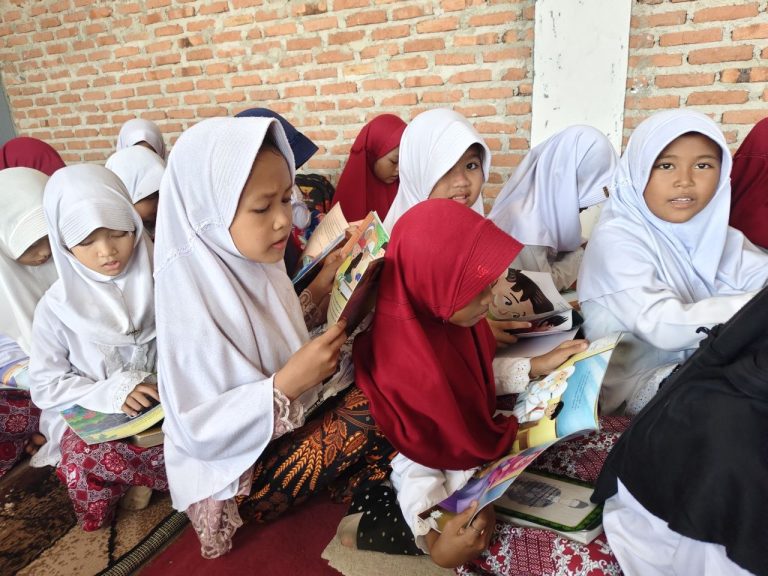 Pojok Baca Hadir di Rumah Al-Qur’an Tumbuhkan Semangat Mengaji dan Literasi Santri
