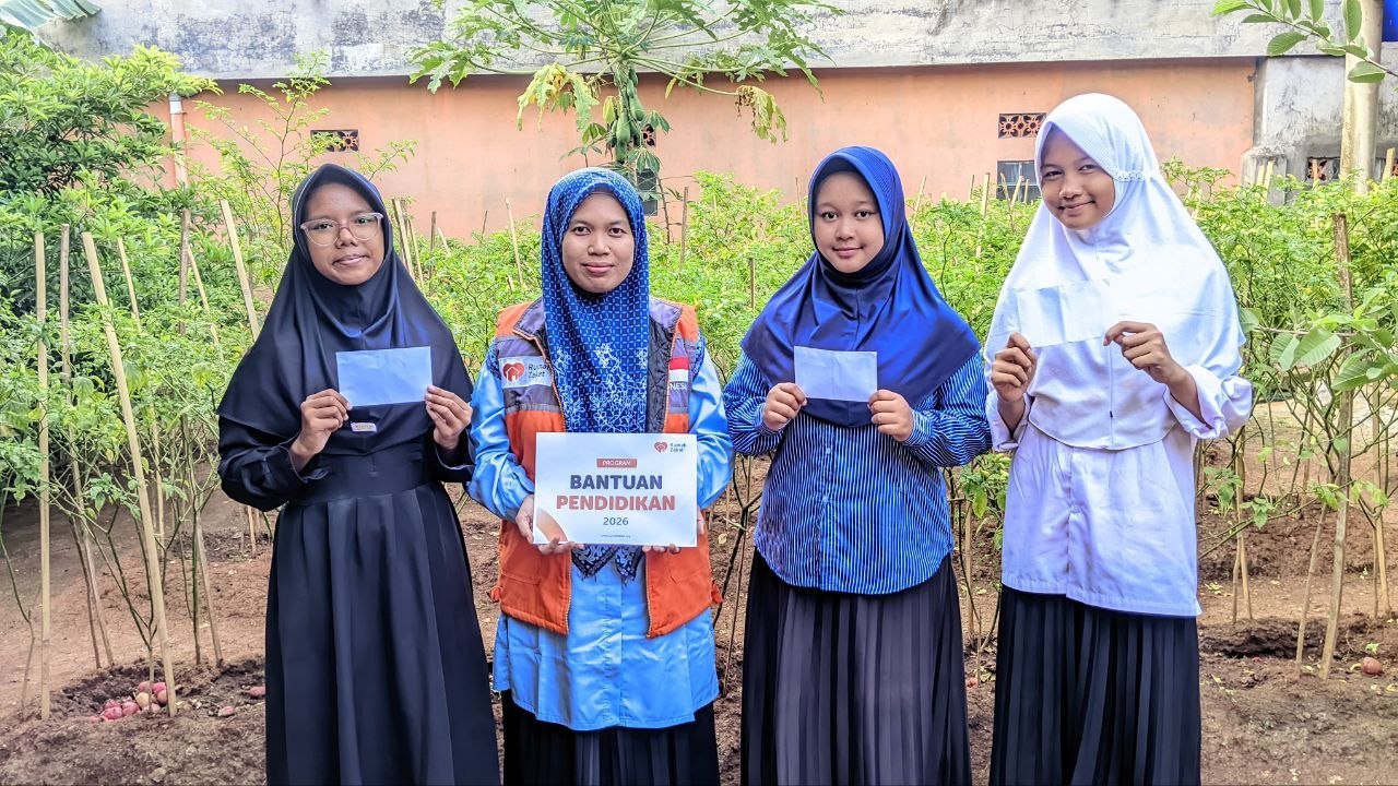 Rumah Zakat membantu biaya tunggakan sekolah 8 pelajar dari keluarga prasejahtera di Cilegon