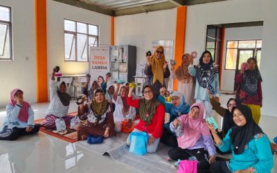 Rumah Zakat Gelar Kelas Lansia, Ajak Peserta Belajar Membuat Ikat Rambut