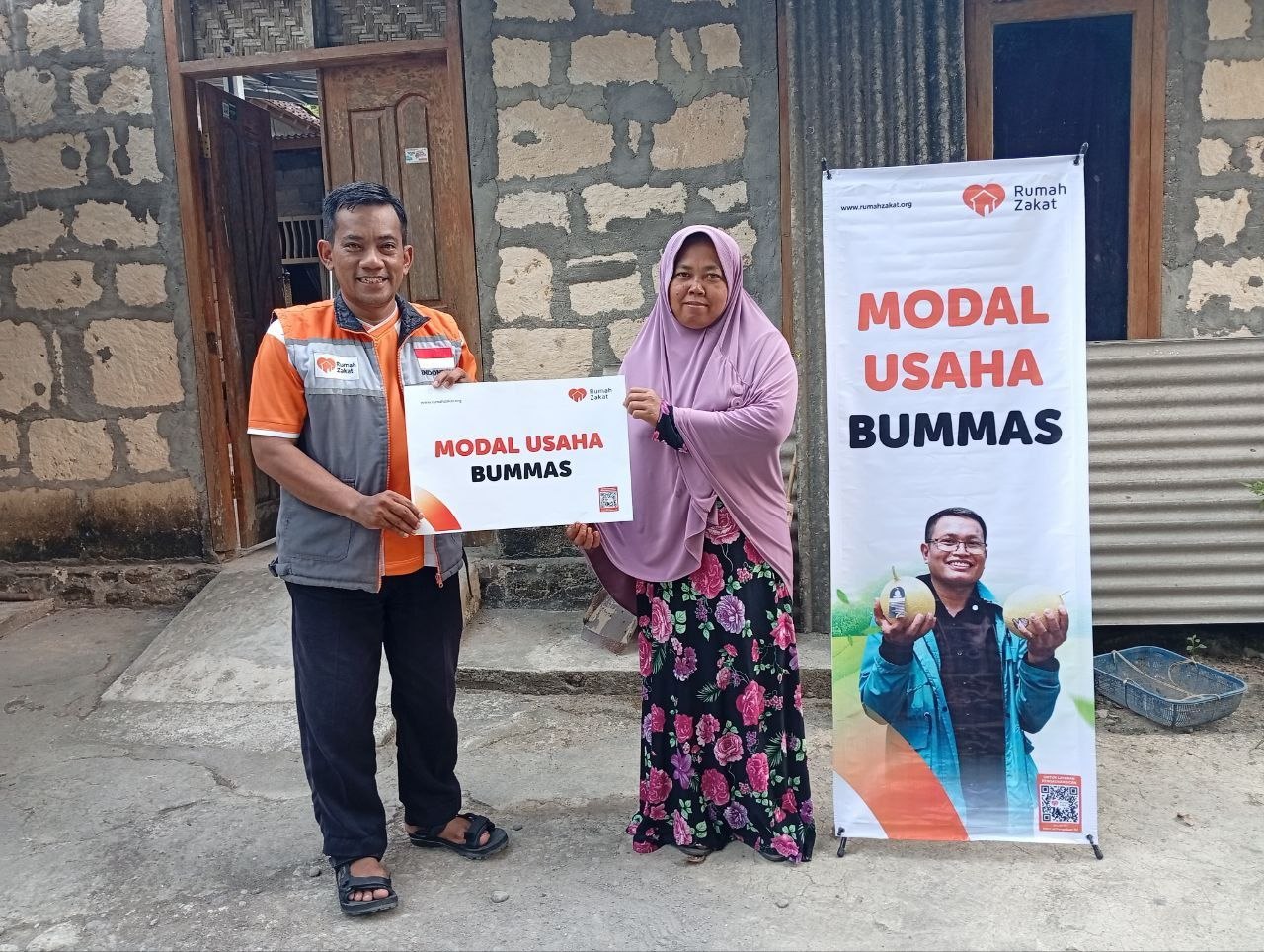 Rumah Zakat menyalurkan bantuan modal usaha kepada lima UMKM perempuan melalui BUMMas Pra Koperasi Sejahtera Triwidadi di Bantul Rumah Zakat menyalurkan bantuan modal usaha kepada lima UMKM perempuan melalui BUMMas Pra Koperasi Sejahtera Triwidadi di Bantul