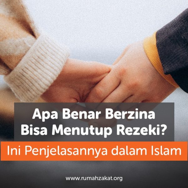 Ilustrasi seorang Muslim berdoa dan memohon ampun kepada Allah sambil berikhtiar mencari rezeki halal.