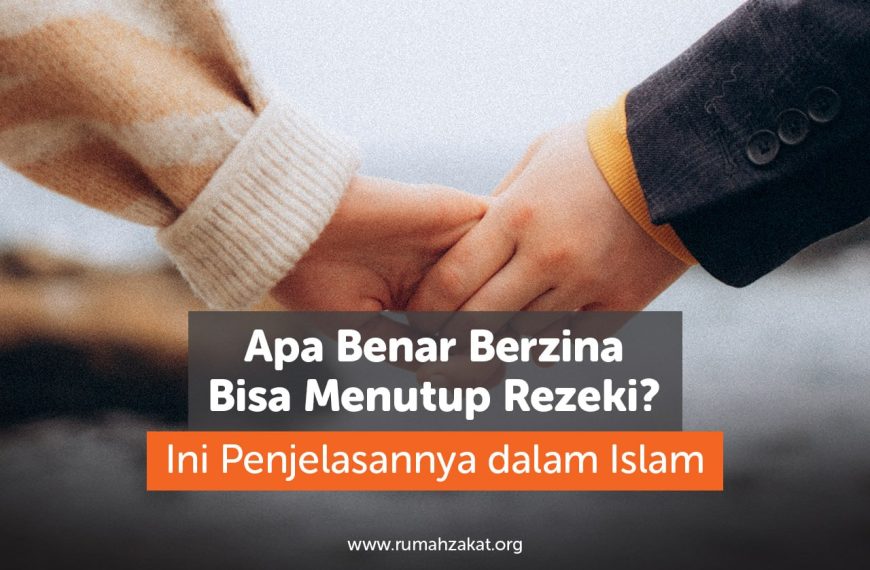 Ilustrasi seorang Muslim berdoa dan memohon ampun kepada Allah sambil berikhtiar mencari rezeki halal.