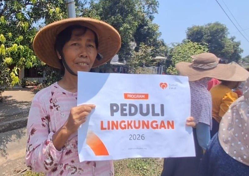 Rumah Zakat menyalurkan bantuan air bersih kepada warga Desa Sibubut, Cirebon, saat kemarau panjang.