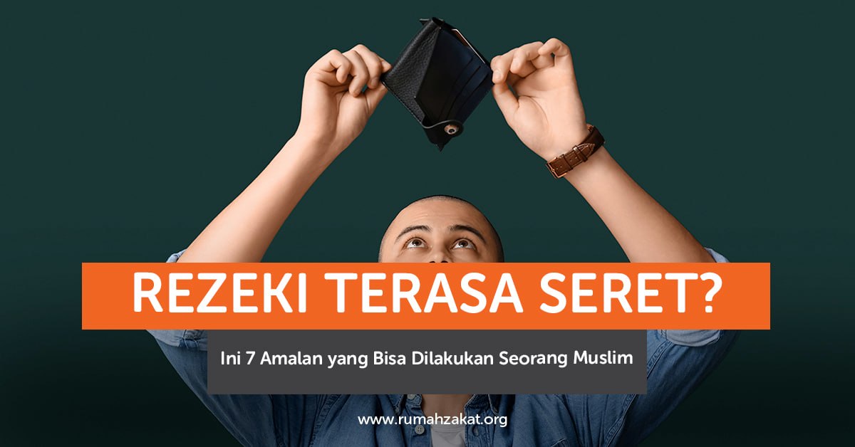 Seorang Muslim berdoa memohon rezeki yang halal dan berkah kepada Allah SWT. Seorang Muslim berdoa memohon rezeki yang halal dan berkah kepada Allah SWT.