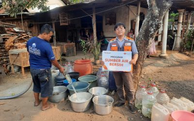 Rumah Zakat Salurkan 8.000 Liter Air Bersih untuk Warga Kediri